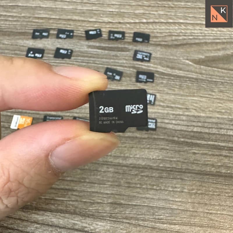 Thẻ nhớ 2GB cóp sẵn Game Java, Theme, Nhạc