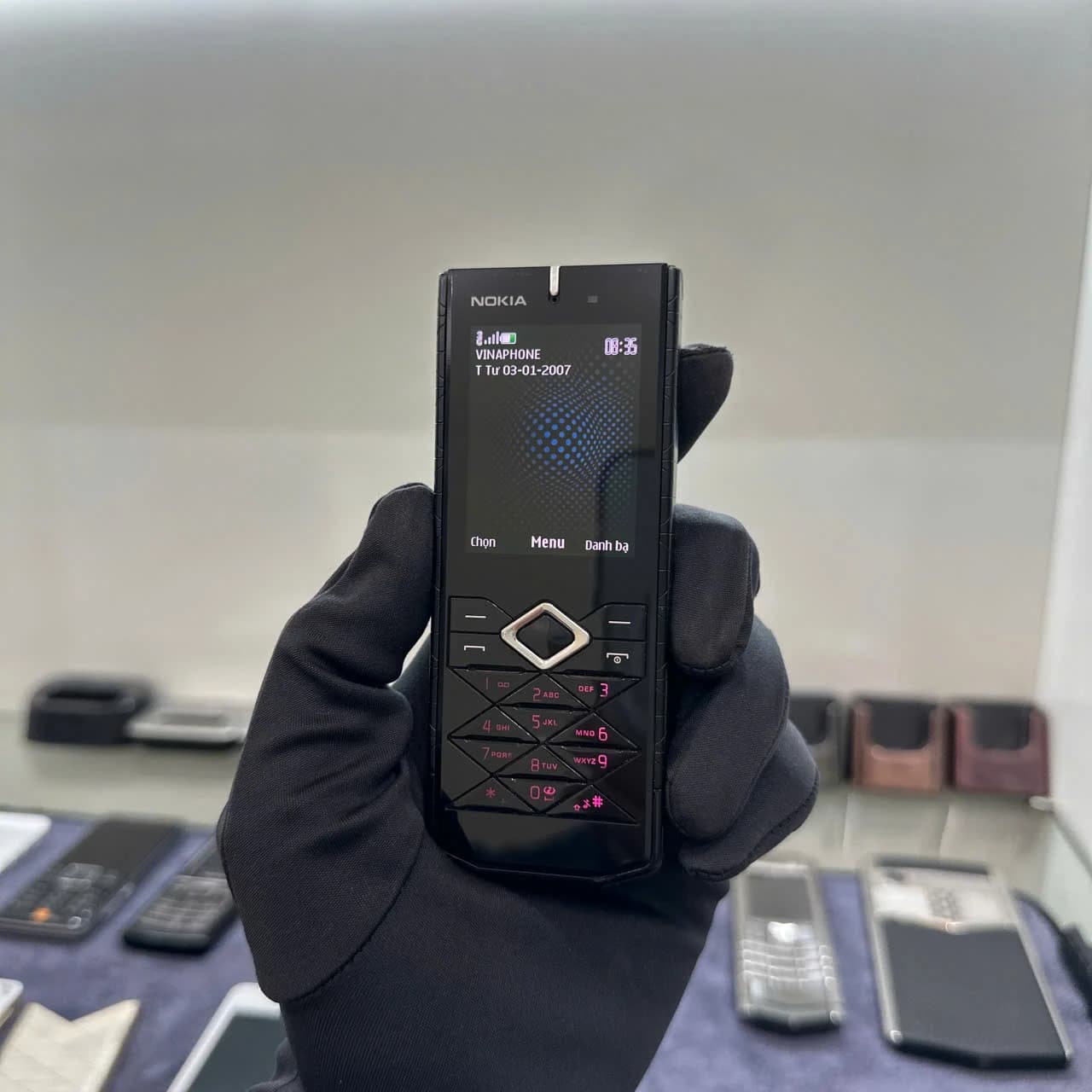 Nokia 7900 - Viên kim cương đen