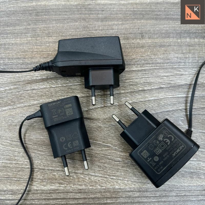 Sạc Nokia chân kim zin cũ bóc máy